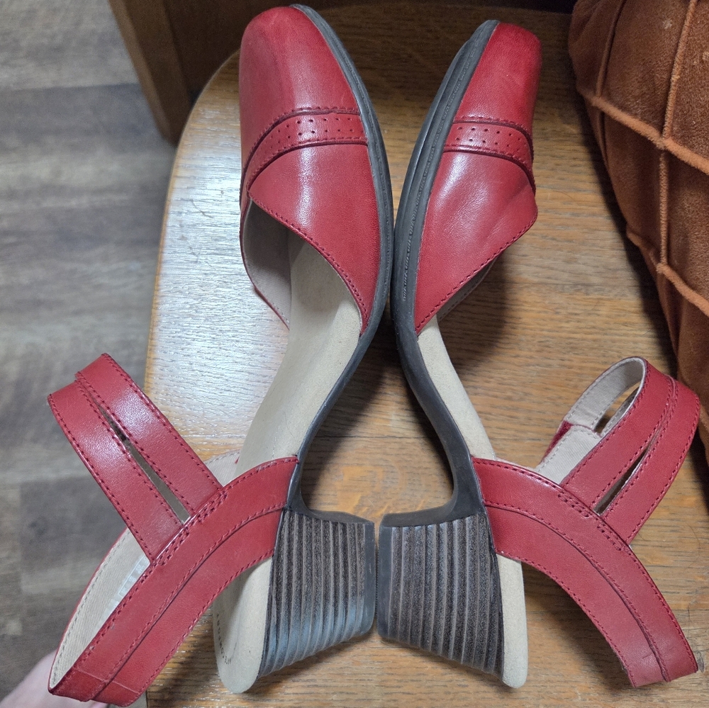 Clarks Collection Womens Valarie Rally Pump or Closed Toe Sandals 10 Red Leather - Picture 3 of 10